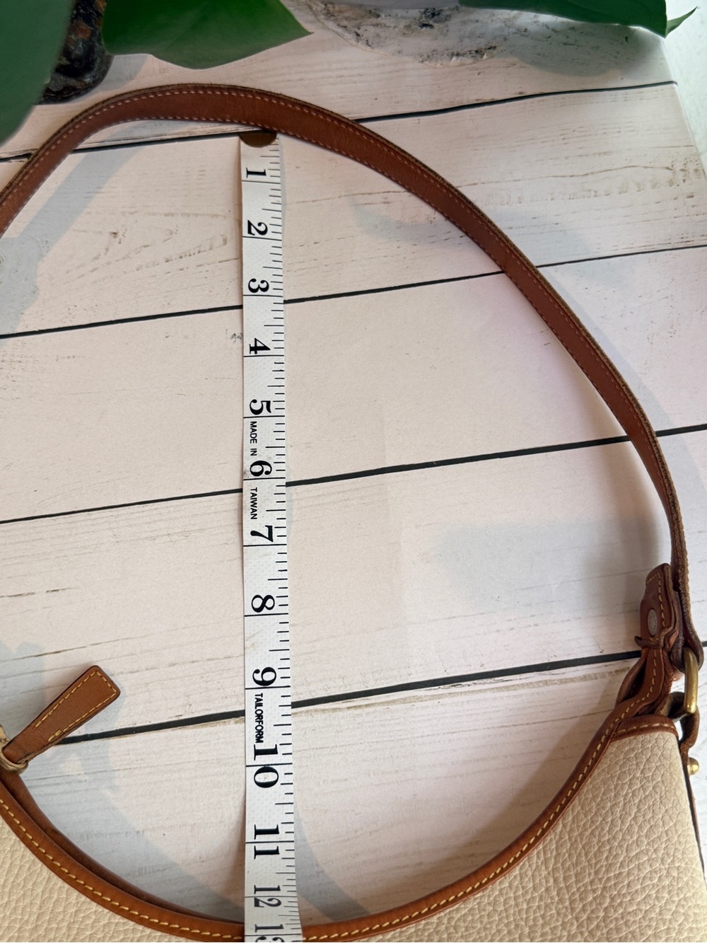 Dooney & Bourke | Vintage Cream & Tan All-Weather Pebbled Leather Shoulder Bag - Picture 14 of 16